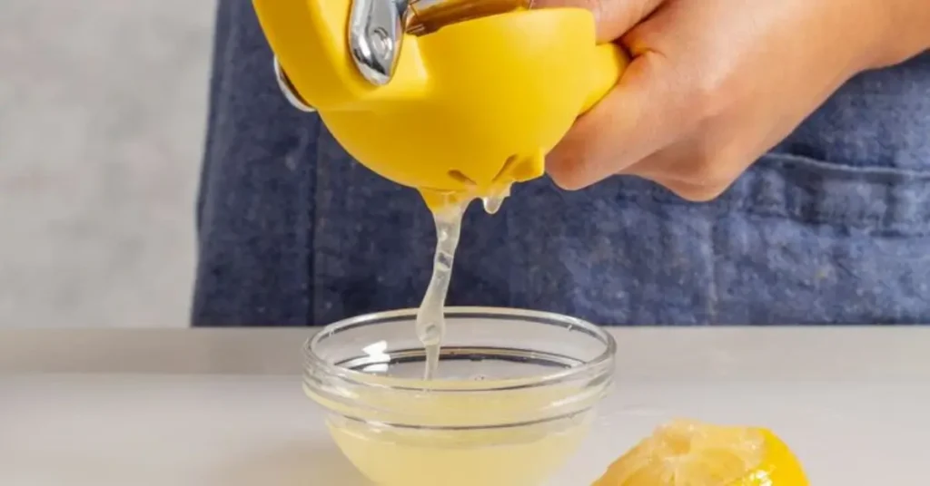 How to Make a Shirt Look Vintage - Lemon Juice Fading technique DIY Vintage shirt