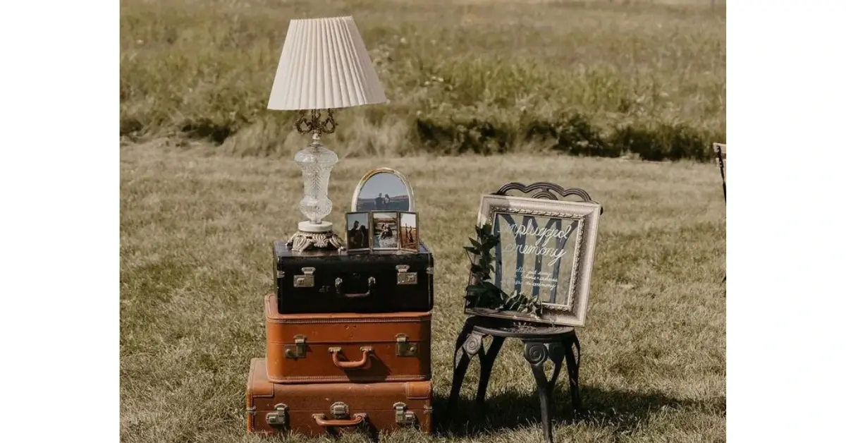 Vintage-Wedding-Ideas-Vintage-Suitcase-and-Keys