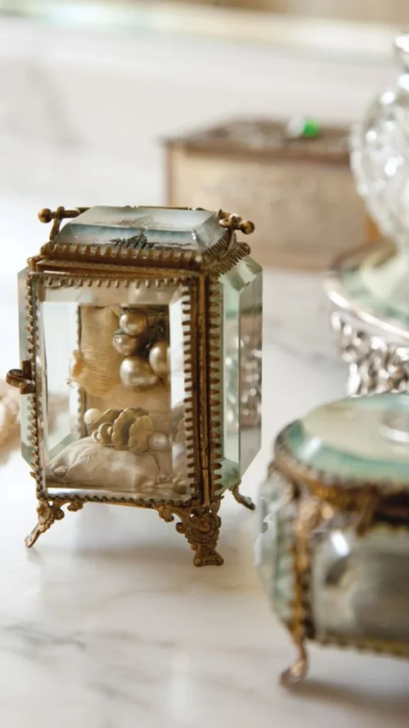 Best Vintage Gifts - Keepsake Jewelry Box