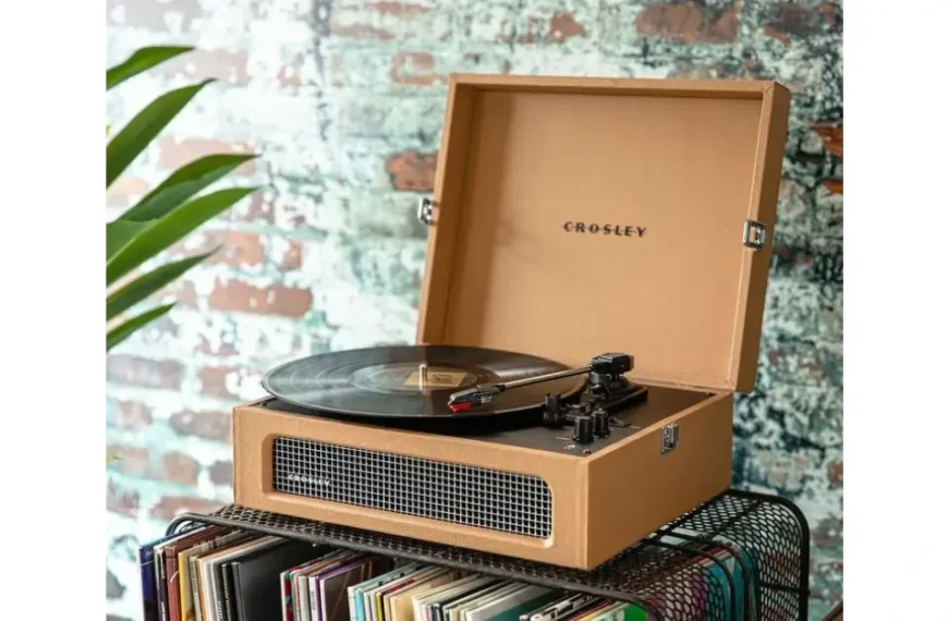 Vintage vinyl record player as Vintage gift idea